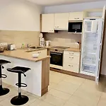 La Roméo, Piscine Et Apartamento