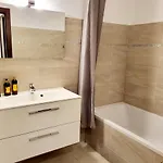 La Roméo, Piscine Et Apartamento