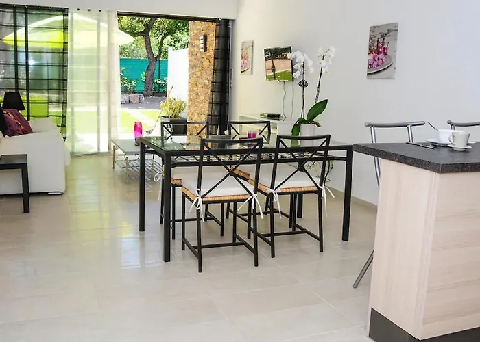 La Romeo, Piscine Et Apartament *