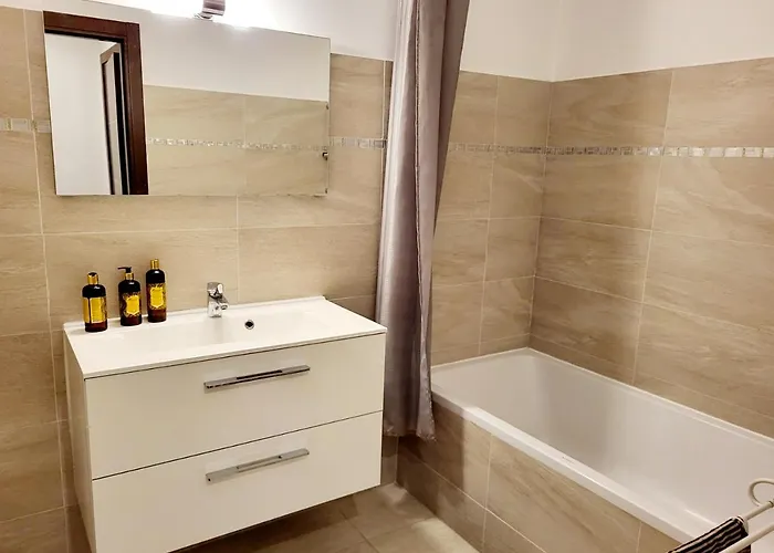 La Romeo, Piscine Et Apartament