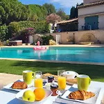 La Romeo, Piscine Et Apartman Sainte-Maxime