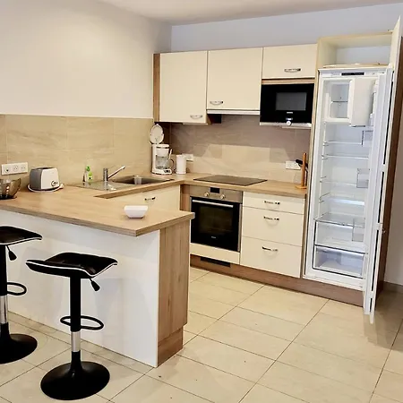 La Romeo, Piscine Et Appartement